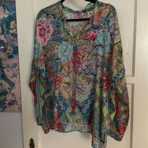 Johnny was button-down, long sleeve, blouse, size extra large